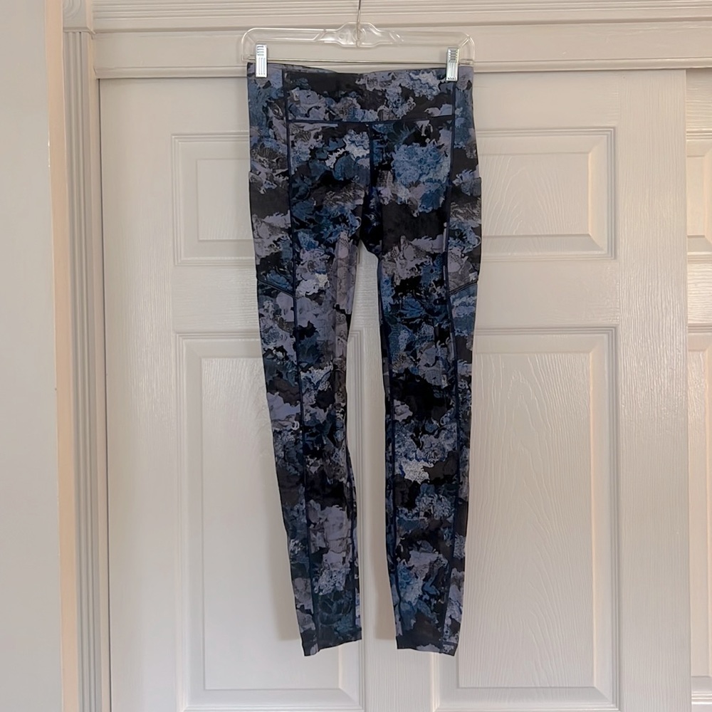 Lululemon Blue Purple Camo WunderUnder Train Leggings - 6